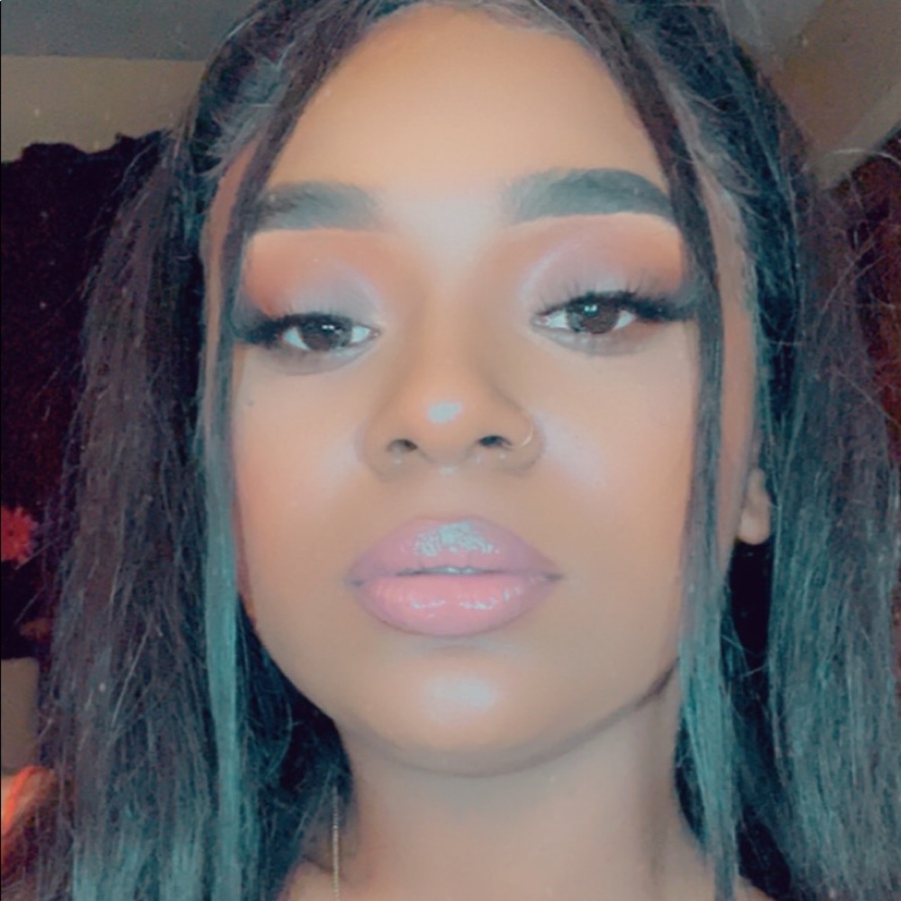 Meet your Posher, Minneisha